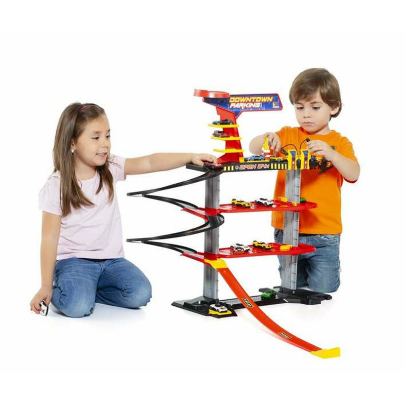 Parkhaus mit Fahrzeugen Moltó