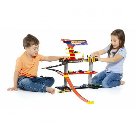 Parkhaus mit Fahrzeugen Moltó